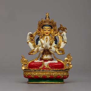 美しく手作りされたチェンレジ像 | 金メッキ銅製神像、チベット仏教の観音菩薩の彫刻、瞑想と祭壇の装飾