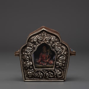 Handcrafted Guru Rinpoche Tibetan Amulet | Silver Plated Copper Ghau Box | Spiritual Travel Shrine | Meditation Altar Decor | Made in Nepal