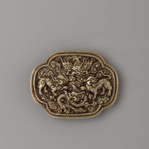 Handcrafted White Metal Belt Buckle | Buckle with Intricate Lion and Dragon Motifs | A Stunning Blend of Art and Functional Design |