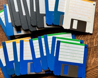 3.5" Floppy discs/discs Amiga/Amstrad PCW etc -X 100 - Retro Games Station