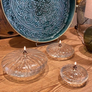 Modern oil lamp in clear ribbed glass - Ideal for living room decoration and a cozy atmosphere.