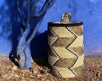 Cesta bereber marroquí, hecha a mano en Marrakech, cesto para la ropa sucia, juguete hecho a mano, decoración ética en blanco y negro