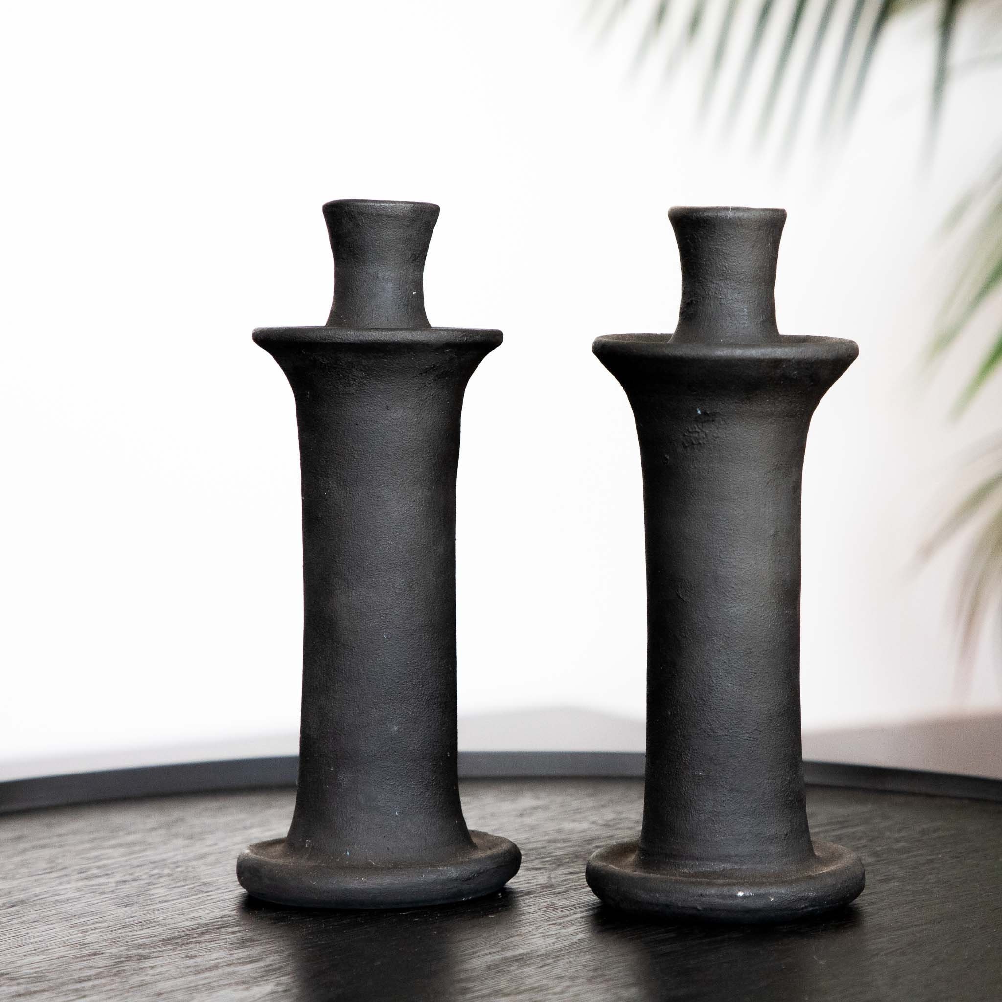 Bougeoirs Noirs En poterie