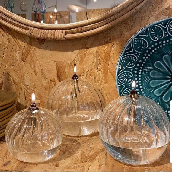 Lampe à huile ronde striée transparente – Plume Décoration