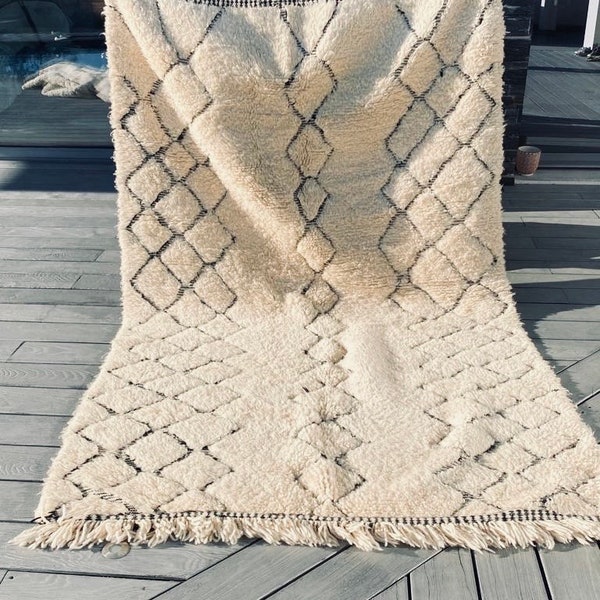 Authentique tapis berbère 100% laine, Pièce rare, handmade, tapis en laine blanc, unique, fait main, Maroc, bohème chic.