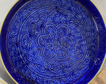 Plateau décoratif bleu Majorelle en métal émaillé – déco murale bohème chic, plateau berbère design, décoration intérieure marocaine