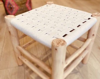 Tabouret bois naturel, bois, chair, bohème, décoration intérieur, artisanat, tressé en corde couleur blanc cassé, chambre , salon.