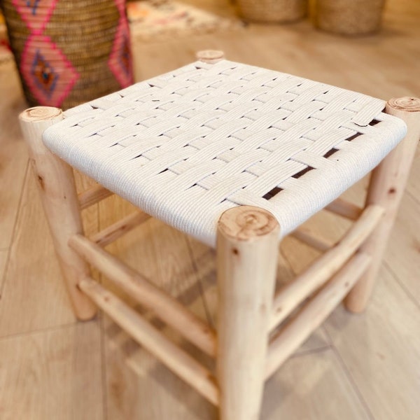 Tabouret bois naturel, bois, chair, bohème, décoration intérieur, artisanat, tressé en corde couleur blanc cassé, chambre , salon.