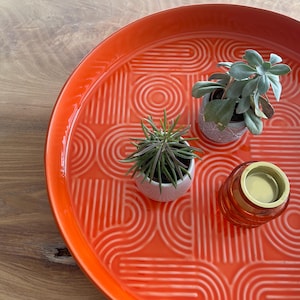 Emaljerad serveringsbricka i metall, Molitor Collection, Orange, sjuttiotalet, serveringsbricka, dekoration