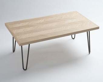 minimalistischer Coffeetable mit Hairpin Legs