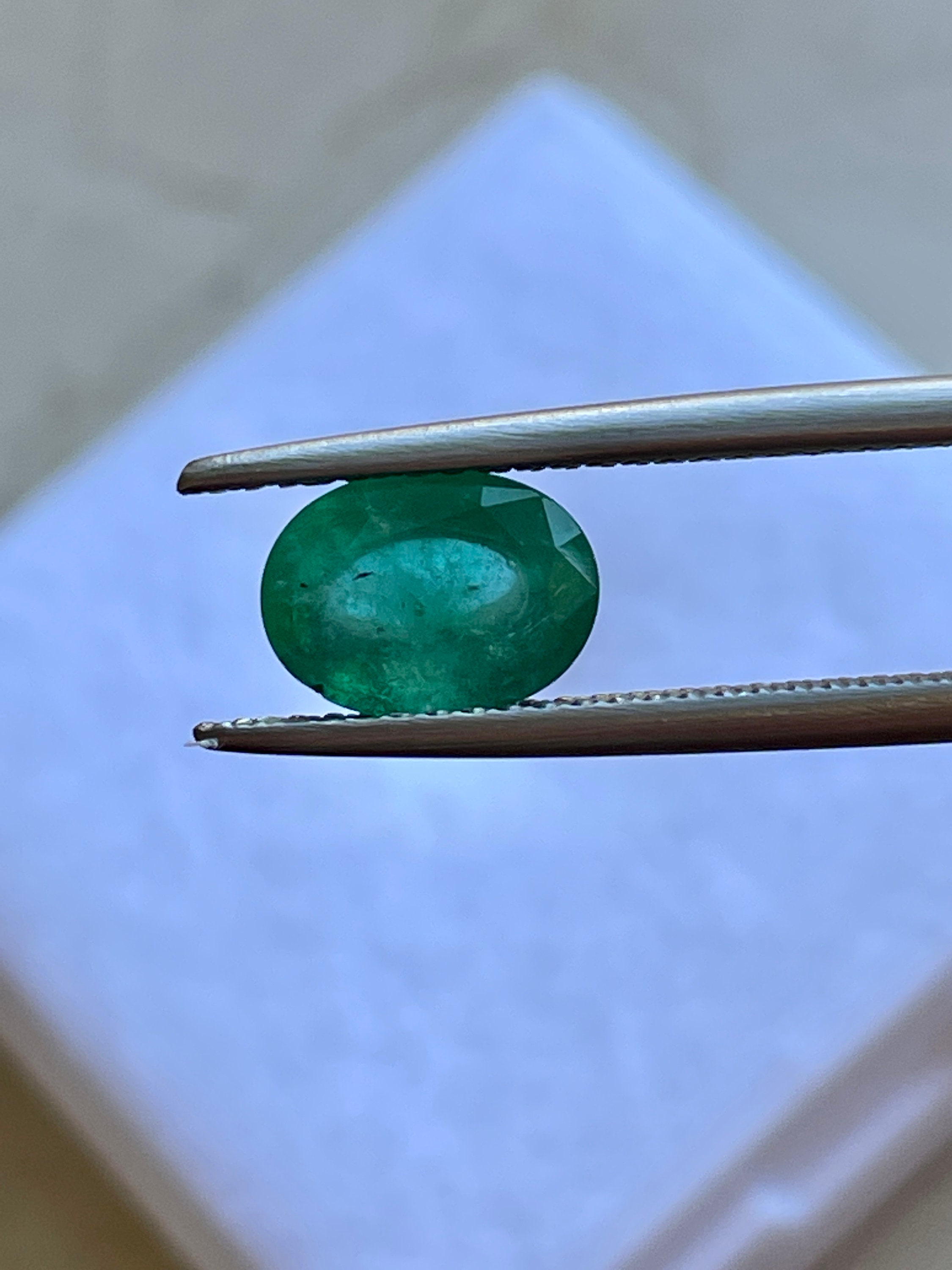 Smeraldo Naturale.taglio Ovale Molto Particolare.sfaccettata a