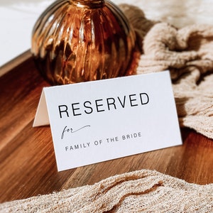 Etiqueta de reserva de boda completa, letrero minimalista con asiento reservado para la madre de la novia, letrero editable con etiqueta de asiento para ceremonia de boda, RES KA 06