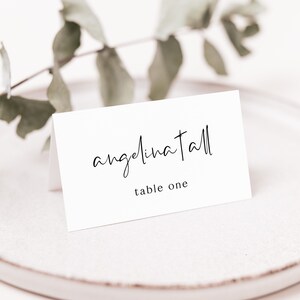 Plantilla de tarjeta de nombre, tarjeta de lugar de boda bohemia editable, plana y en forma de carpa, tarjeta de lugar minimalista moderna, plantilla de tarjeta de lugar de boda, PC KG 10