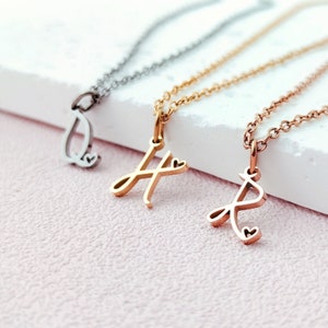 Collar de corazón con inicial personalizado, joyería de corazón pequeño, collar con letras, regalo de dama de honor personalizado para ella, regalo de Navidad para madre