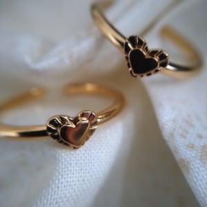 Verstellbarer Lou-Herzring aus goldfarbenem Messing