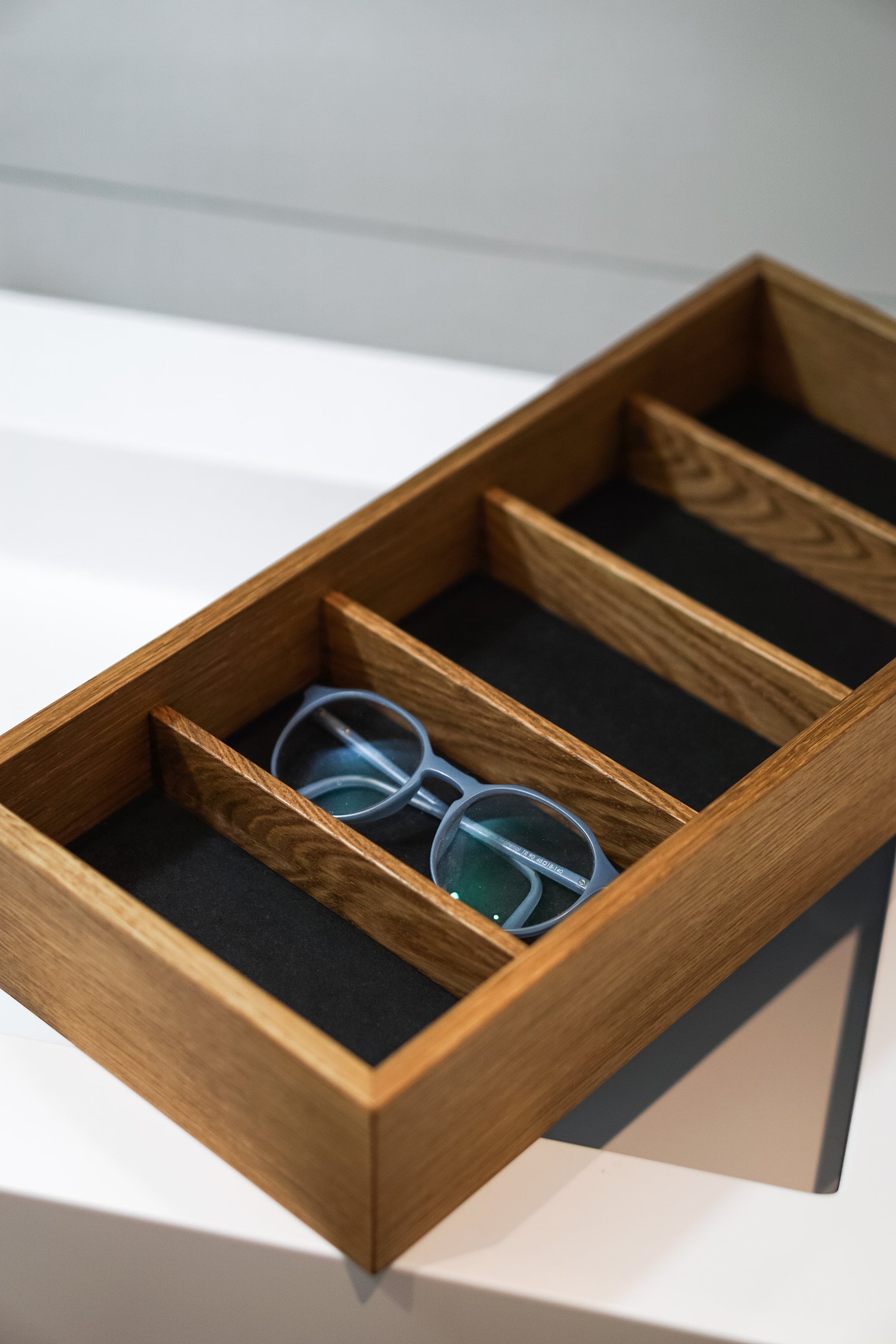Benutzerdefinierter Name Tragbare Brillen Organizer Brillen  Aufbewahrungsbox Sonnenbrillen Aufbewahrungsanzeige ReiseFalte Hülle 5  Fächer Brille PU Box Geschenke für Sie - .de