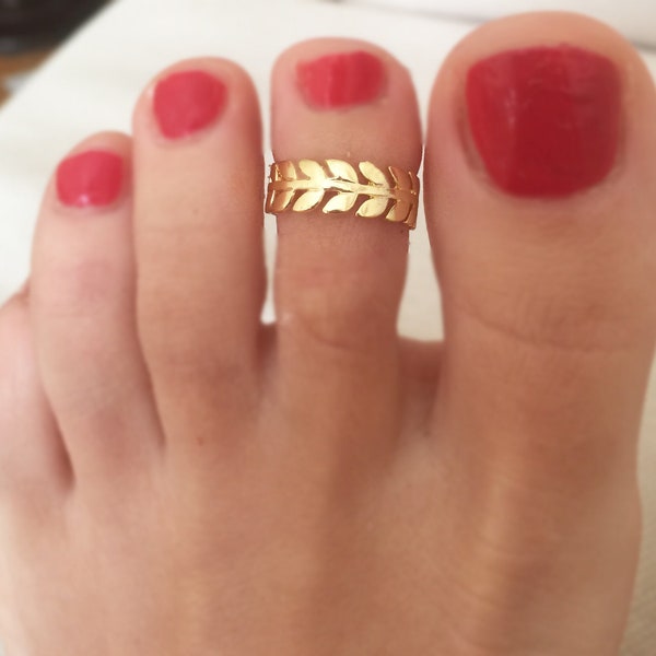 Gold Leaf Laurel Flower Toe Ring, Gold Filled Adjustable Toe Ring, Knuckle Ring, Foot Jewelry, Summer Jewelry, Body Jewelry, Foot Ring