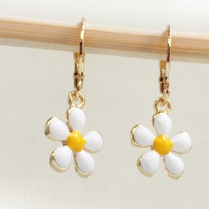 Daisy Earrings, Daisy Hoop Earrings, Dainty White Daisy Earrings, Flower Earring, Summer Jewelry, Bridesmaid Gift, Birthday Gift For Her
