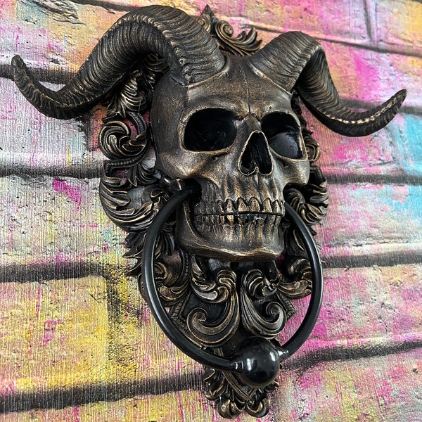 Baphomet Devil Horned God Skull Hanging Door Knocker with Built in Striker Plate Plaque, Resin Goat-headed Wall Hang Ornament Gothic Décor