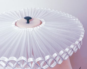 Large Elizabethan collar, "Ruff" inspiration of historical costumes