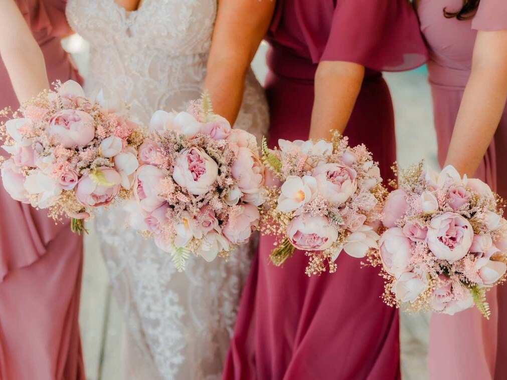 MISNODE Bouquet da sposa romantico per matrimonio, in seta artificiale sposa che tiene bouquet di fiori di nozze, finto raso fiore palla damigella d'onore, S