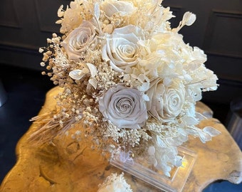 Ramo de novia con arreglo de rosas secas preservadas: flores de novia naturales