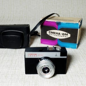 Film camera SMENA-8M, produced in the USSR by the LOMO association since 1970. The camera is in good condition, ready for use.