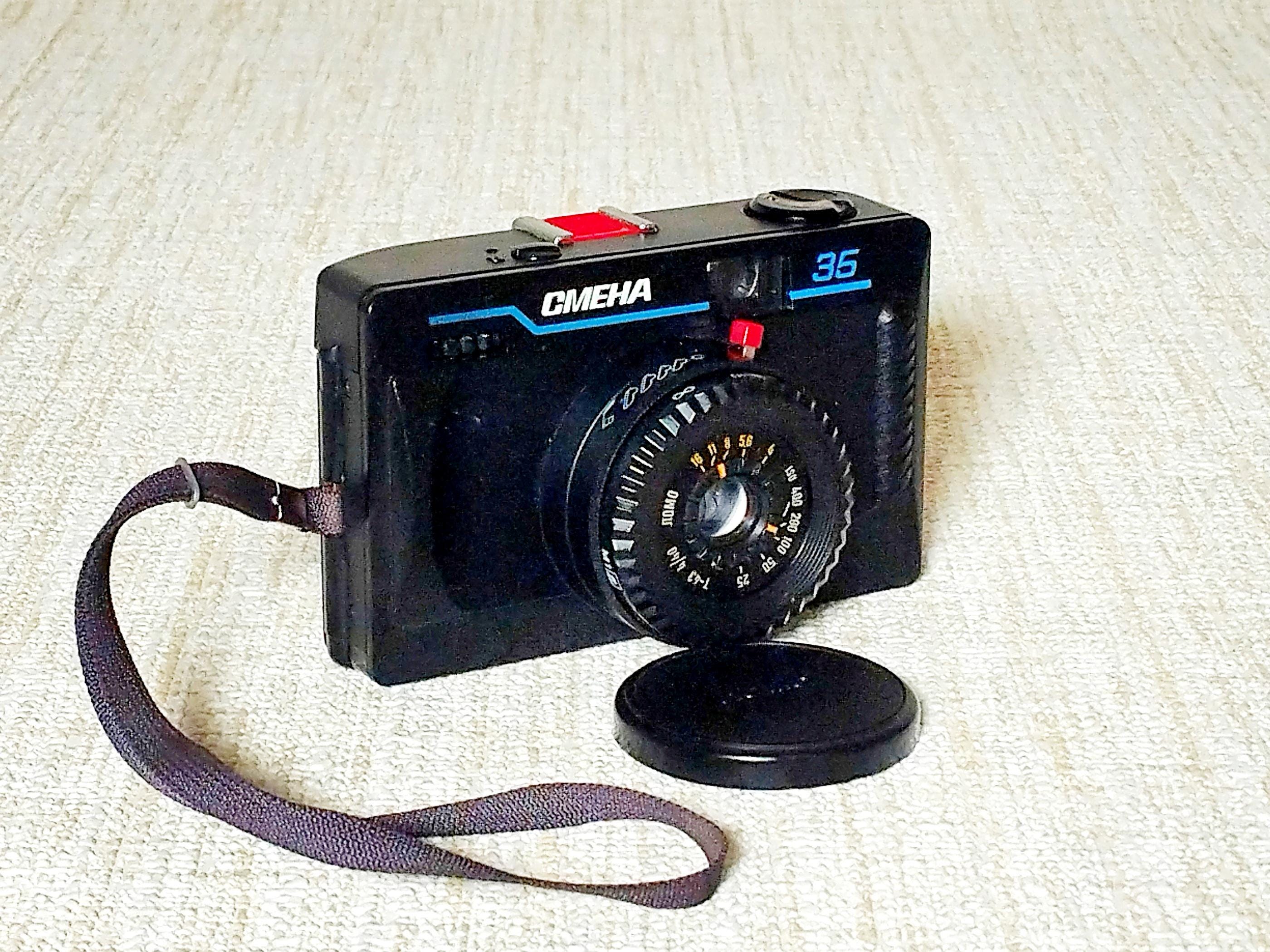 Smena-35 フィルムカメラは、1990 年からソ連で製造されています