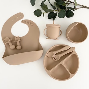 典型的なベビー幼児用シリコン製給餌 9 点セット ベージュ ブラウン。無毒。食品グレード。BPA、鉛、PVC、フタル酸エステル、カドミウム、金属不使用。