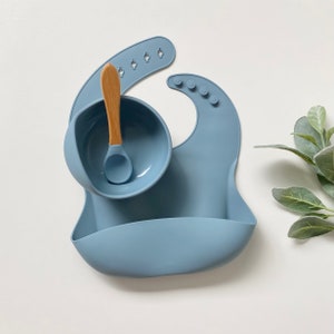 シリコン製よだれかけ スプーン ボウル 食事セット - スチールブルーカラー - 幼児 赤ちゃん 新生児 プレゼント ギフト - 3点給餌セット - 無毒 - お手入れ簡単