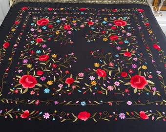 Vintage Mantón de Manila. Piano Shawl. Large Flamenco Wrap.