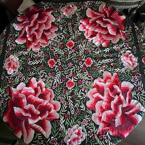 Châle en soie avec broderie à la main. Châle en soie vintage. Châle de piano ancien 1930 -1950. Manton de Manille.