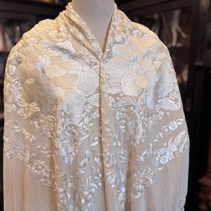 Vintage silk manila shawl (manton) for flamenco. It features double-sided hand embroidery and long fringe.