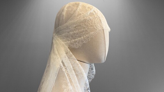 Unused veil A beautiful piece of unused antique lace veil ready to be  main image 3