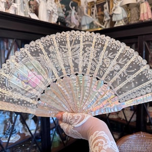 Exceptional 19th Century Antique Fan – Mother-of-Pearl & Lace, Hand-Painted Cartouche, Spanish Nobility Provenance, in Original Box