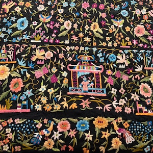 châle vintage en soie cantonaise. Châle de piano antique de 1900. Manton de Manila. Le poids du châle est de 1330 grammes.