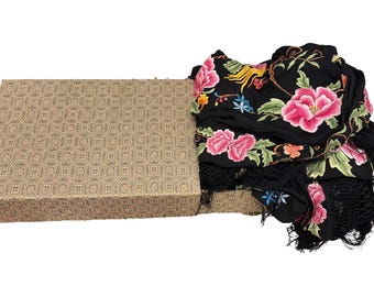 Vintage silk manila shawl (manton). It has double-sided hand embroidery and long fringe. Shawl "Piano". Isabelina shawl