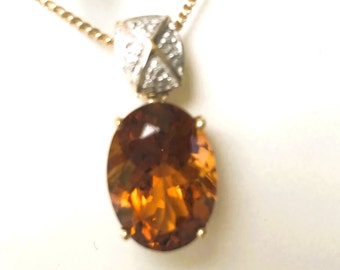 Important certified pendant, gold setting with a large Madeira citrine gem weighing 10.71 ct. and a hook with 12 diamonds
