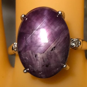 Anillo certificado, engaste en plata 925, una gran piedra preciosa rubí estrella natural de Orissa de 14,46 ct y 2 topacios naturales
