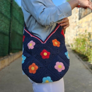 Colorful Crochet Bag, Handmade Daisy Purse, Granny Square Tote, Boho Crochet Shoulder Bag, Retro Floral Summer Festival Bag