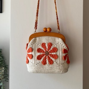 Orange Sunflower Crochet Bag, Handmade Flower Knit Purse, Boho Daisy Shoulder Bag, Summer Aesthetic Tote, Retro Style Handbag, Gift for Her