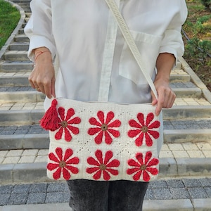 Crochet Daisy Bag, Handmade Granny Square Purse, Boho Floral Tote Bag, Retro Crochet Shoulder Bag, Summer Festival Accessory