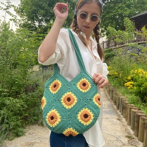 Crochet Sunflower Bag, Handmade Tote Bag, Green Floral Knit Bag, Crochet Purse, Large Tote Purse, Granny Square Bag, Cute Tote Bag
