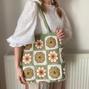 Green Crochet Shoulder Bag, Beautifully Handcrafted Daisy Motif, Eco-Friendly Granny Square Tote Bag, Handmade with Love, Vintage Afghan Bag