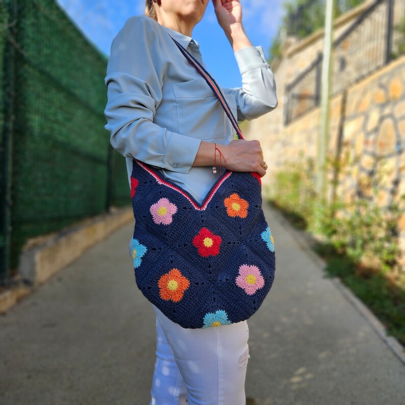 daisy flowers	handmade bag	flower tote bag	crochet tote bag	trendy tote bag	Afghan Bag	sunflower knit bag	Floral Crochet Bag	daisy crochet purse	gift for birthday	Boho Floral Bag	christmas gifts	crochet knit bag