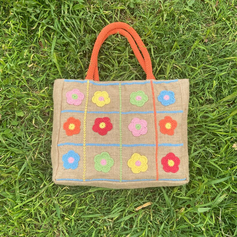 Colorful Daisy Crochet Beach Bag for Girls, Knit Flower Jute Bag for Summer Beach Purse Gifts, Hippie Granny Square Crochet Hand Purse image 6