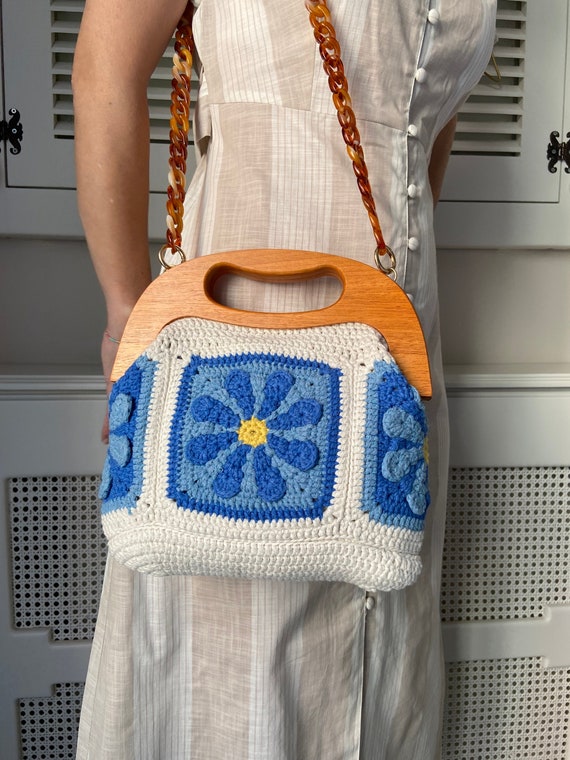 Daisy Crochet Bag, Granny Square Bag, Shoulder Bag, Wooden  display picture 2