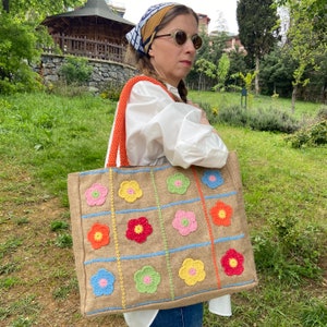 Colorful Daisy Crochet Beach Bag for Girls, Knit Flower Jute Bag for Summer Beach Purse Gifts, Hippie Granny Square Crochet Hand Purse image 3