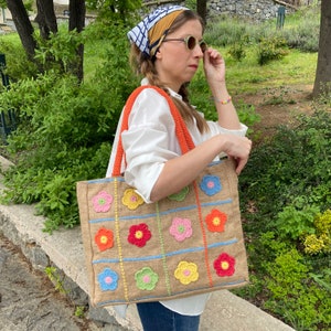 Colorful Daisy Crochet Beach Bag for Girls, Knit Flower Jute Bag for Summer Beach Purse Gifts, Hippie Granny Square Crochet Hand Purse image 4