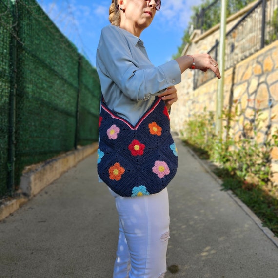 Colorful Crochet Bag, Handmade Daisy Purse, Granny Square Tote, Boho Crochet Shoulder Bag, Retro Floral Summer Festival Bag